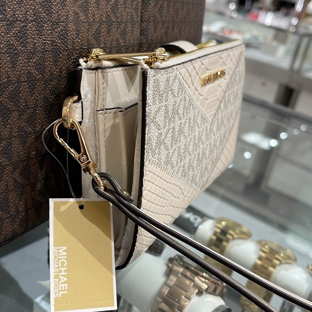 MICHAEL KORS JST LG DOUBLE ZIP WRISTLET WALLET PHONE HOLDER 
Light Cream 
NWT - Picture 3 of 16